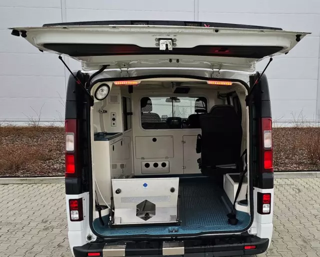 RENAULT TRAFIC KARETKA/AMBULANS 