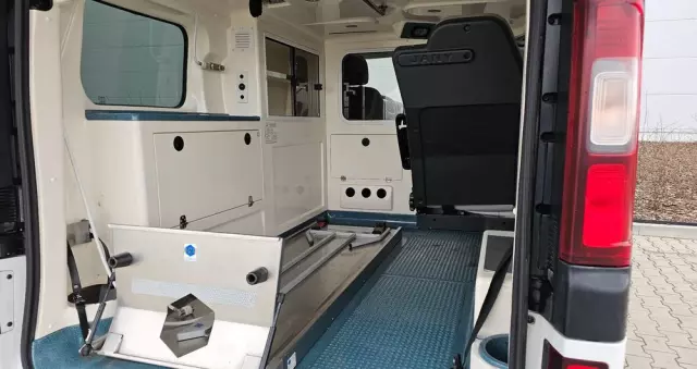 RENAULT TRAFIC KARETKA/AMBULANS 