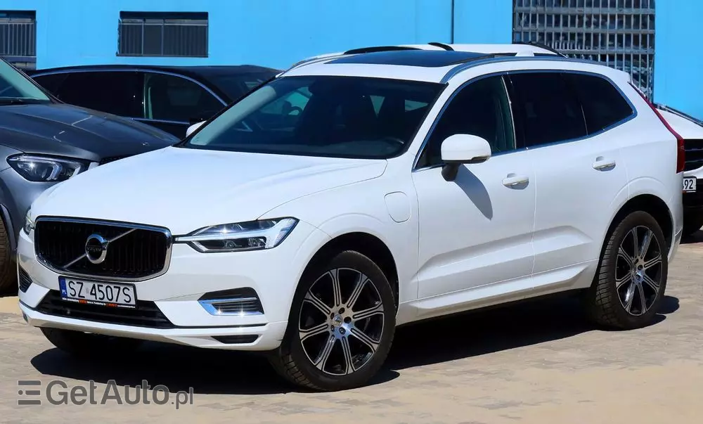 VOLVO XC 60 T8 AWD Plug-In Hybrid Momentum Pro