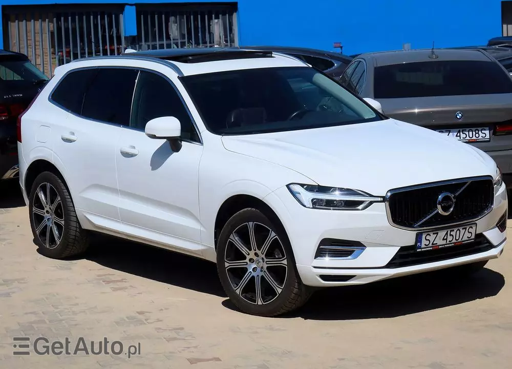 VOLVO XC 60 T8 AWD Plug-In Hybrid Momentum Pro