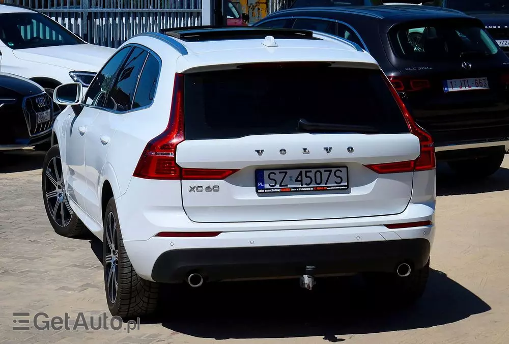 VOLVO XC 60 T8 AWD Plug-In Hybrid Momentum Pro
