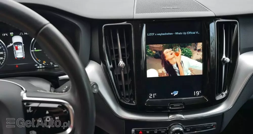 VOLVO XC 60 T8 AWD Plug-In Hybrid Momentum Pro