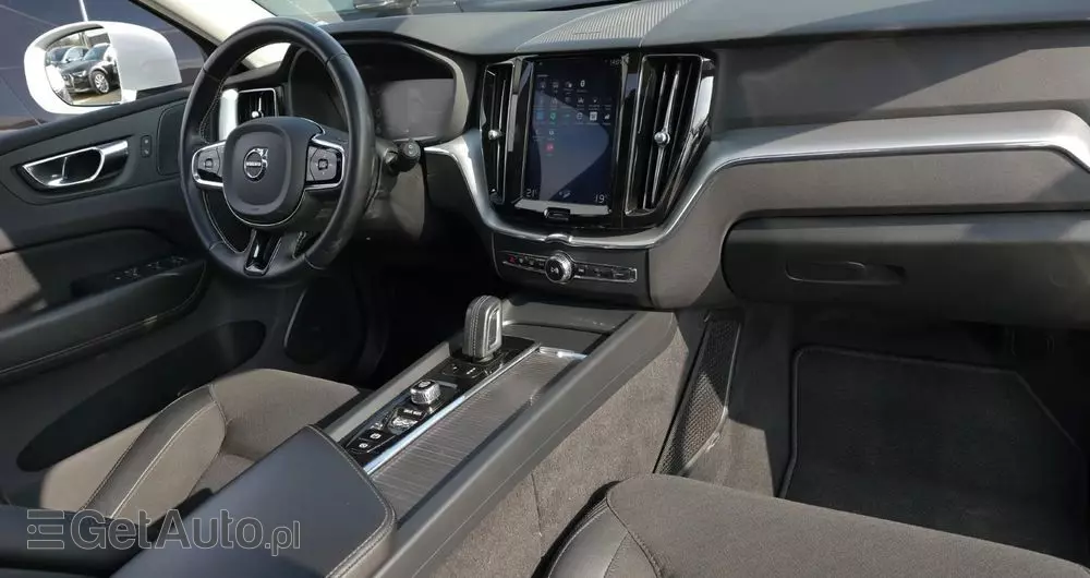 VOLVO XC 60 T8 AWD Plug-In Hybrid Momentum Pro