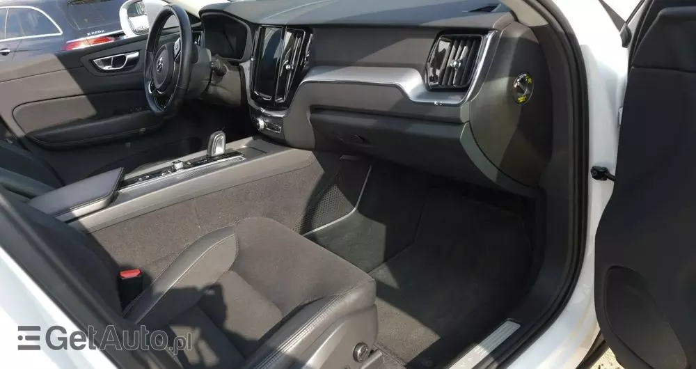 VOLVO XC 60 T8 AWD Plug-In Hybrid Momentum Pro