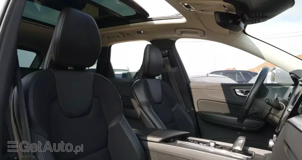 VOLVO XC 60 T8 AWD Plug-In Hybrid Momentum Pro