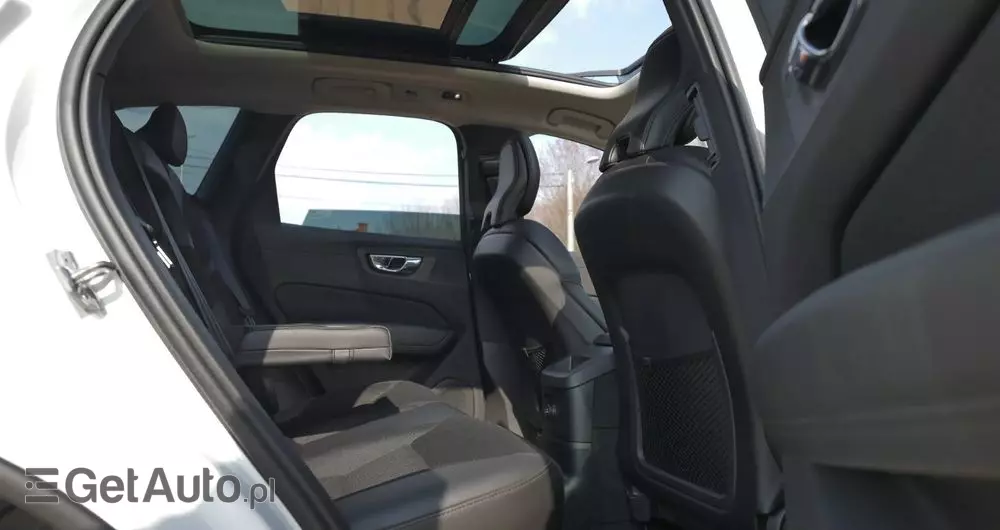 VOLVO XC 60 T8 AWD Plug-In Hybrid Momentum Pro