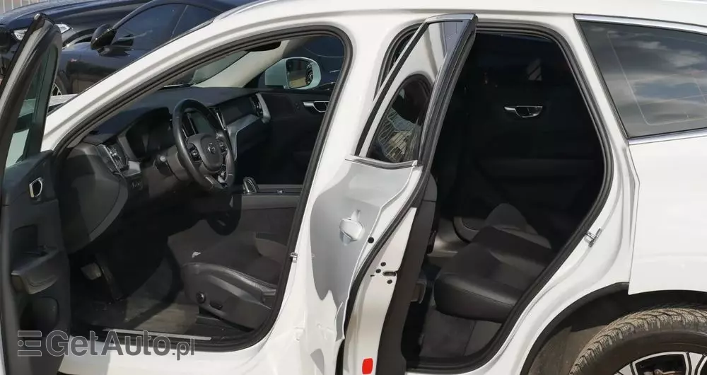 VOLVO XC 60 T8 AWD Plug-In Hybrid Momentum Pro