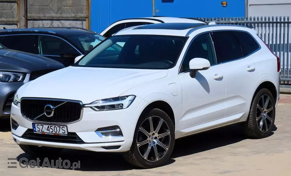 VOLVO XC 60 T8 AWD Plug-In Hybrid Momentum Pro