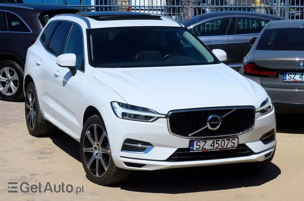 VOLVO XC 60 T8 AWD Plug-In Hybrid Momentum Pro