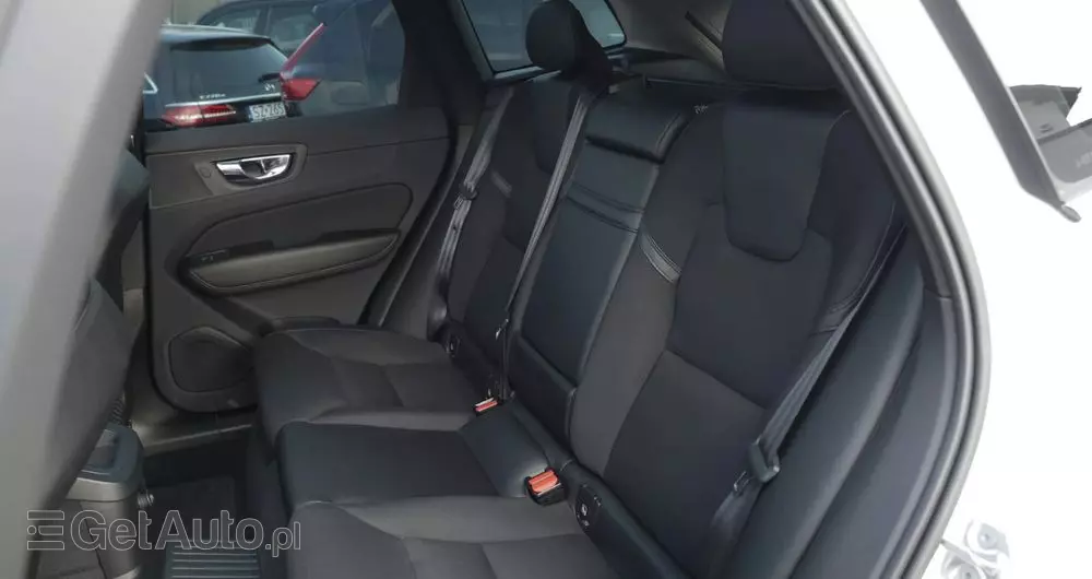 VOLVO XC 60 T8 AWD Plug-In Hybrid Momentum Pro