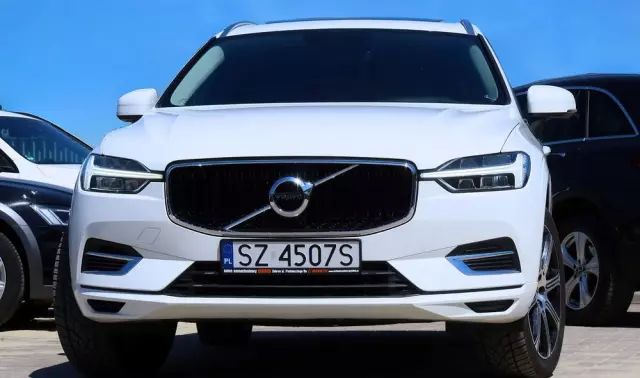 VOLVO XC 60 T8 AWD Plug-In Hybrid Momentum Pro