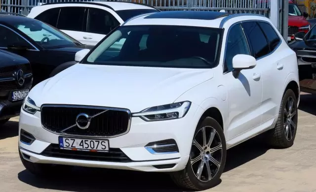 VOLVO XC 60 T8 AWD Plug-In Hybrid Momentum Pro