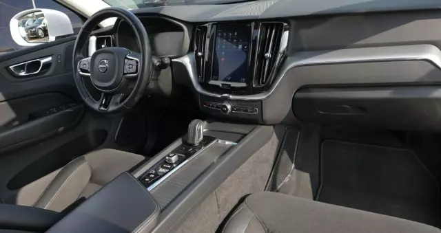 VOLVO XC 60 T8 AWD Plug-In Hybrid Momentum Pro