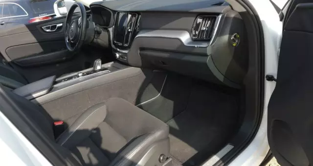 VOLVO XC 60 T8 AWD Plug-In Hybrid Momentum Pro