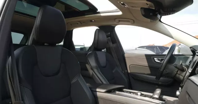 VOLVO XC 60 T8 AWD Plug-In Hybrid Momentum Pro