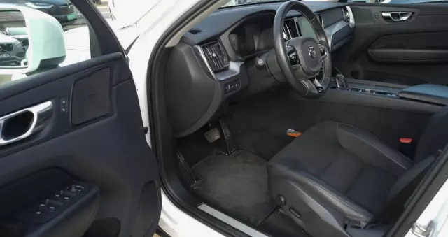 VOLVO XC 60 T8 AWD Plug-In Hybrid Momentum Pro