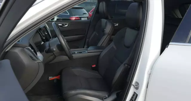 VOLVO XC 60 T8 AWD Plug-In Hybrid Momentum Pro