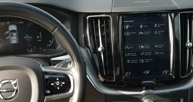 VOLVO XC 60 T8 AWD Plug-In Hybrid Momentum Pro