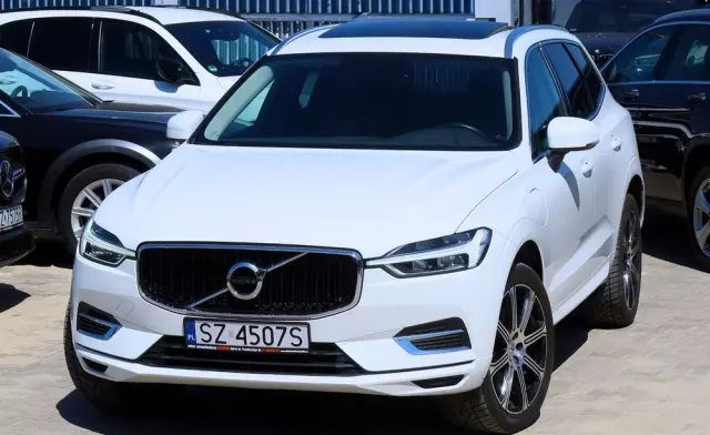 VOLVO XC 60 T8 AWD Plug-In Hybrid Momentum Pro