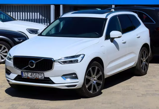 VOLVO XC 60 T8 AWD Plug-In Hybrid Momentum Pro