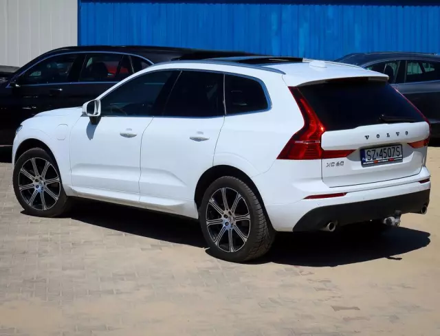 VOLVO XC 60 T8 AWD Plug-In Hybrid Momentum Pro