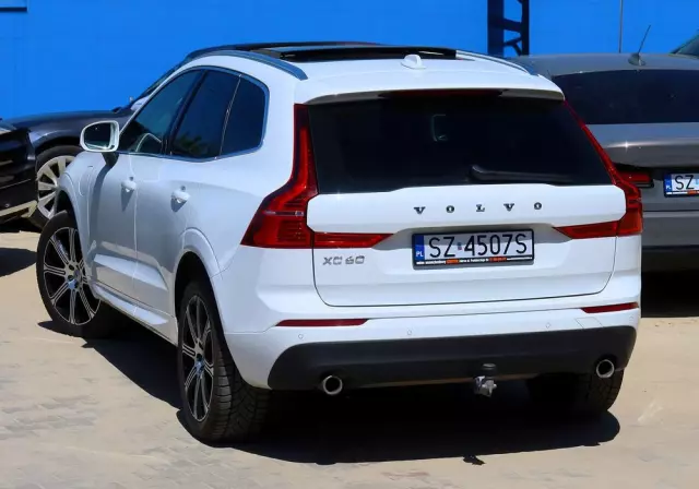VOLVO XC 60 T8 AWD Plug-In Hybrid Momentum Pro