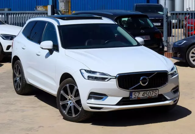 VOLVO XC 60 T8 AWD Plug-In Hybrid Momentum Pro
