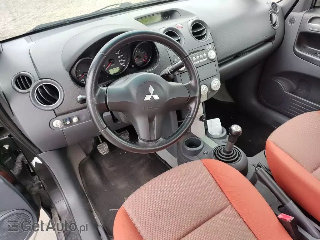 MITSUBISHI Colt 