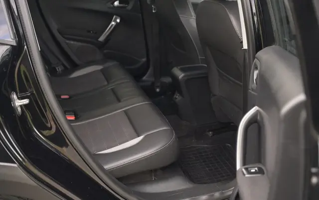 PEUGEOT 2008 1.6 BlueHDi Allure