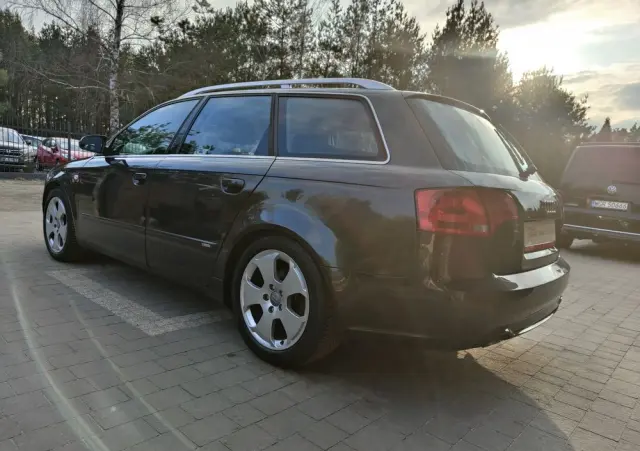 AUDI A4 Avant 3.0 TDI DPF quattro S line Sportpaket (plus)
