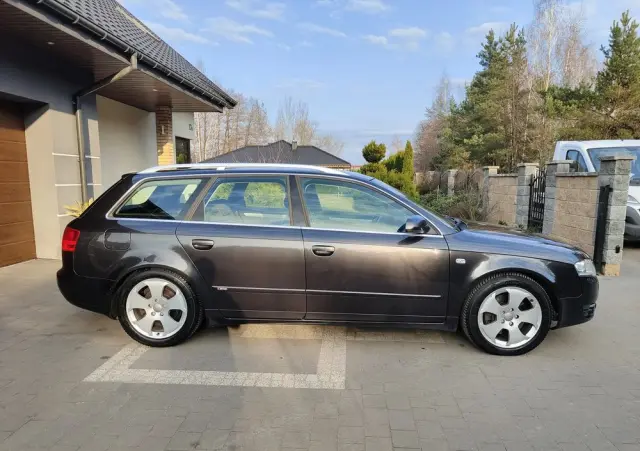 AUDI A4 Avant 3.0 TDI DPF quattro S line Sportpaket (plus)