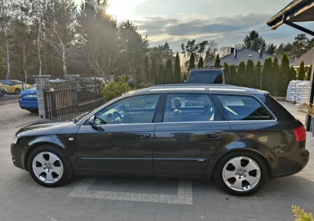 AUDI A4 Avant 3.0 TDI DPF quattro S line Sportpaket (plus)