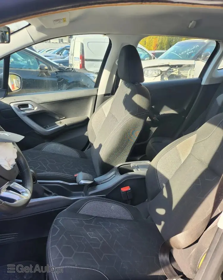 PEUGEOT 2008 PureTech 82 Allure