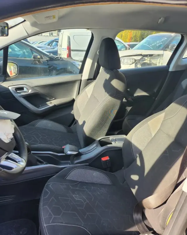 PEUGEOT 2008 PureTech 82 Allure