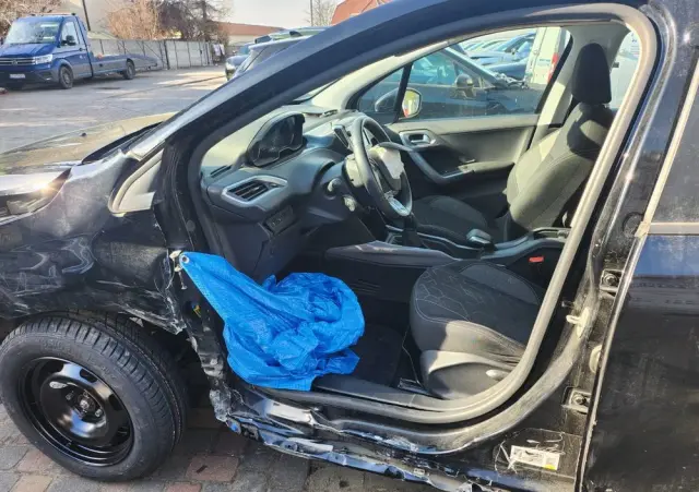 PEUGEOT 2008 PureTech 82 Allure