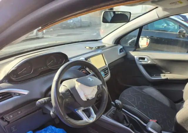 PEUGEOT 2008 PureTech 82 Allure