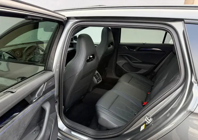 VOLKSWAGEN Passat Variant 2.0 TSI 4Mot R-Line DSG