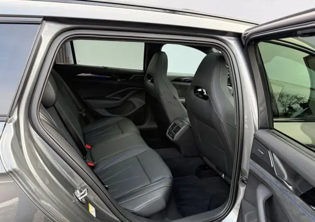 VOLKSWAGEN Passat Variant 2.0 TSI 4Mot R-Line DSG