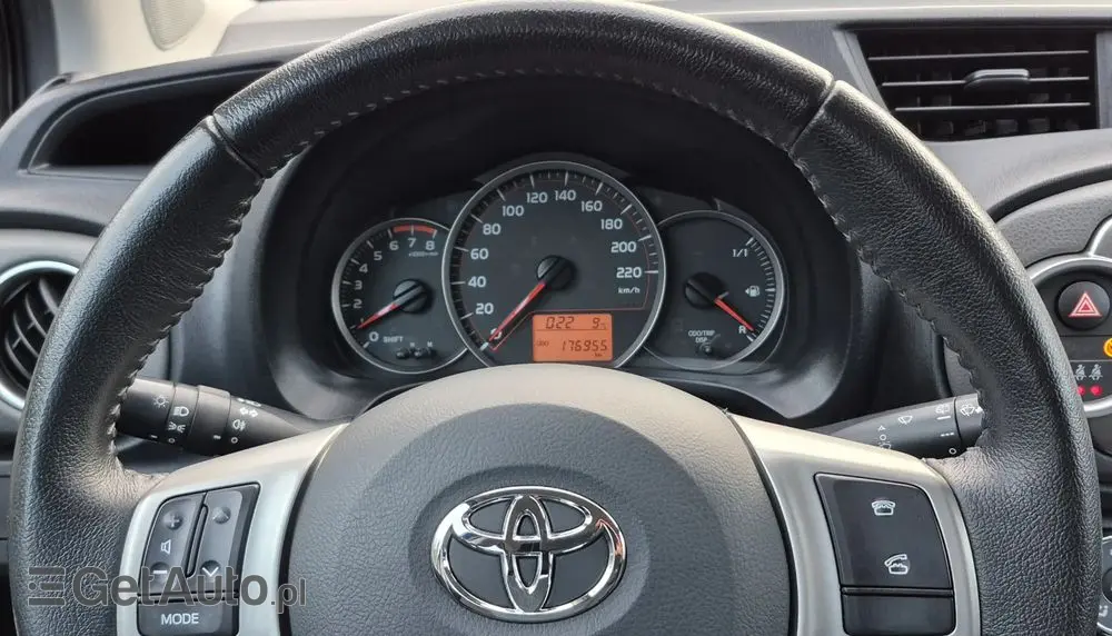 TOYOTA Yaris 1.33 Life