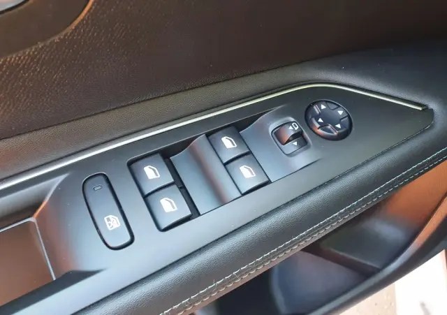 PEUGEOT 3008 1.2 PureTech GPF Crossway S&S EAT8