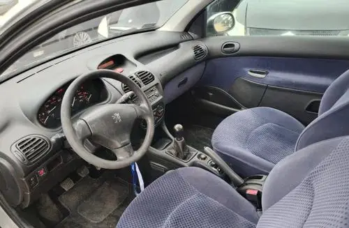 PEUGEOT 206 