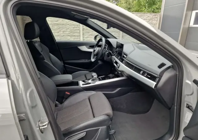 AUDI A4 Avant 35 TFSI S tronic S line