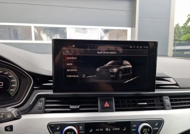 AUDI A4 Avant 35 TFSI S tronic S line