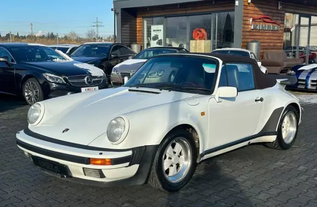 PORSCHE 911 Carrera 