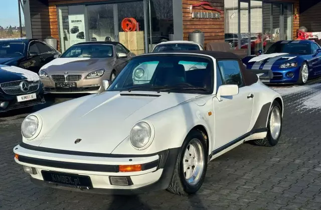 PORSCHE 911 Carrera 