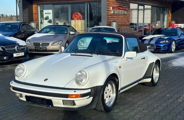 PORSCHE 911 Carrera 