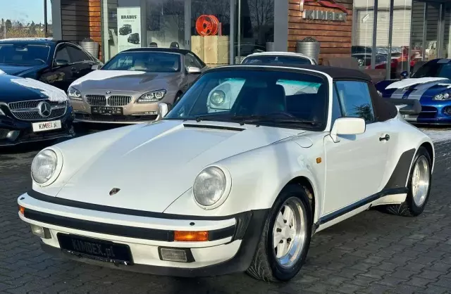 PORSCHE 911 Carrera 