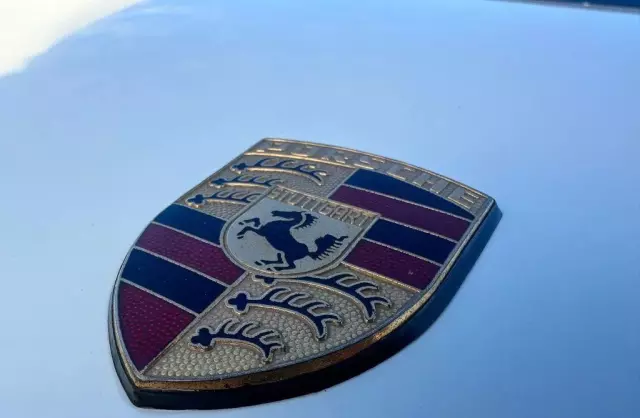 PORSCHE 911 Carrera 