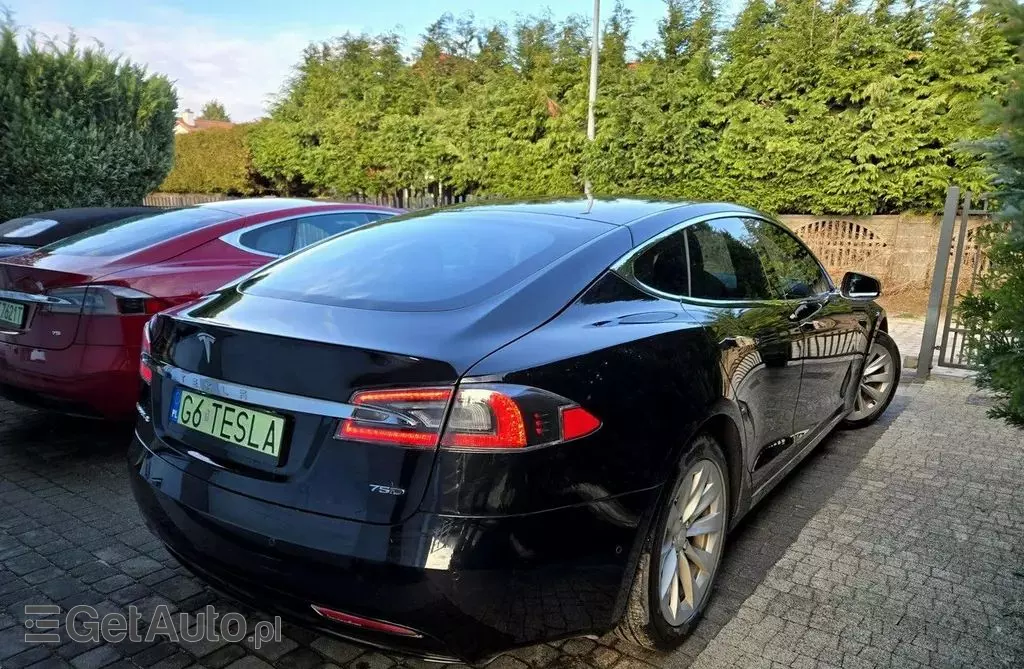 TESLA Model S 