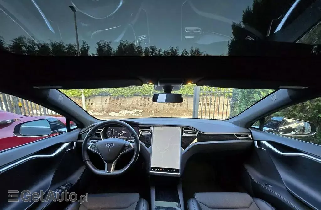 TESLA Model S 